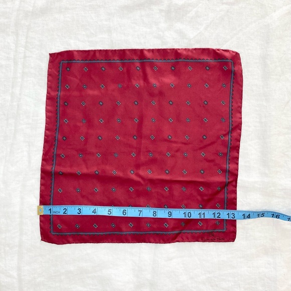 ✨Host Pick✨ Oscar De LaRenta Silk Pocket Square - Picture 3 of 10